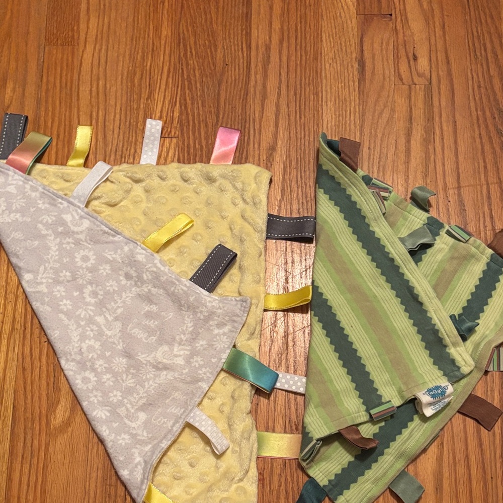 Taggies Yellow and Green Sensory Bib Set